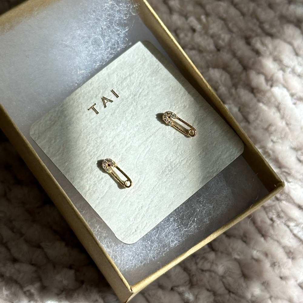TAI JEWELRY SAFTEY PIN STUDS